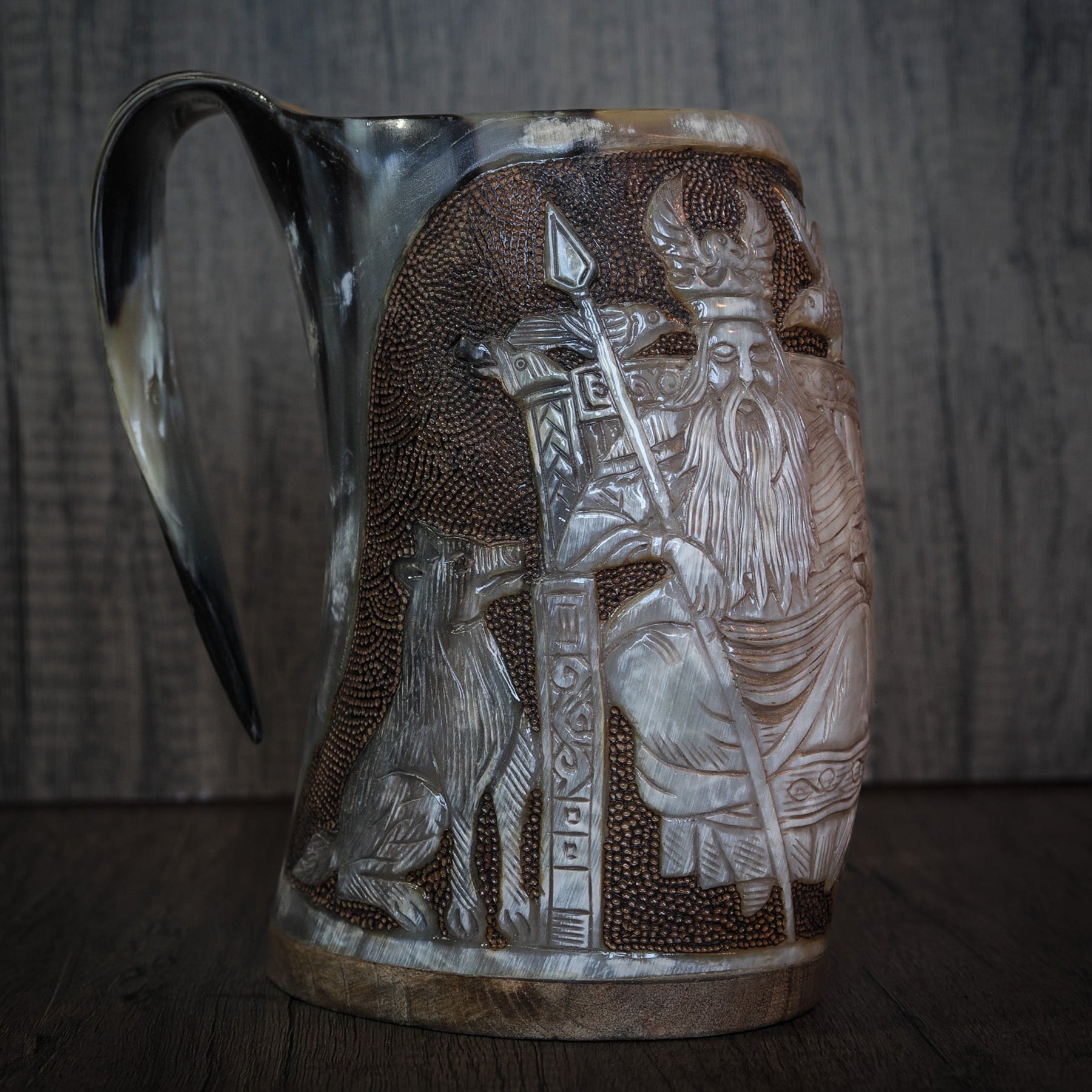 Håndskåret hornkrus, Allfather Odin