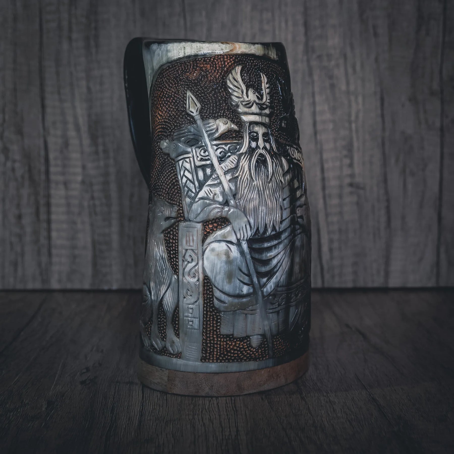 Handsnidad hornmugg, Allfader Oden