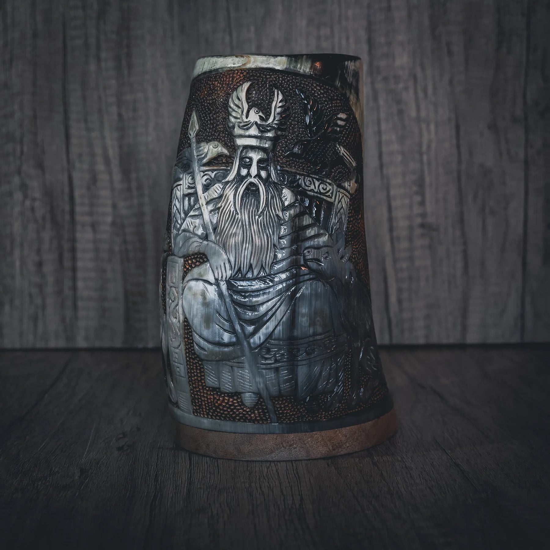 Handsnidad hornmugg, Allfader Oden