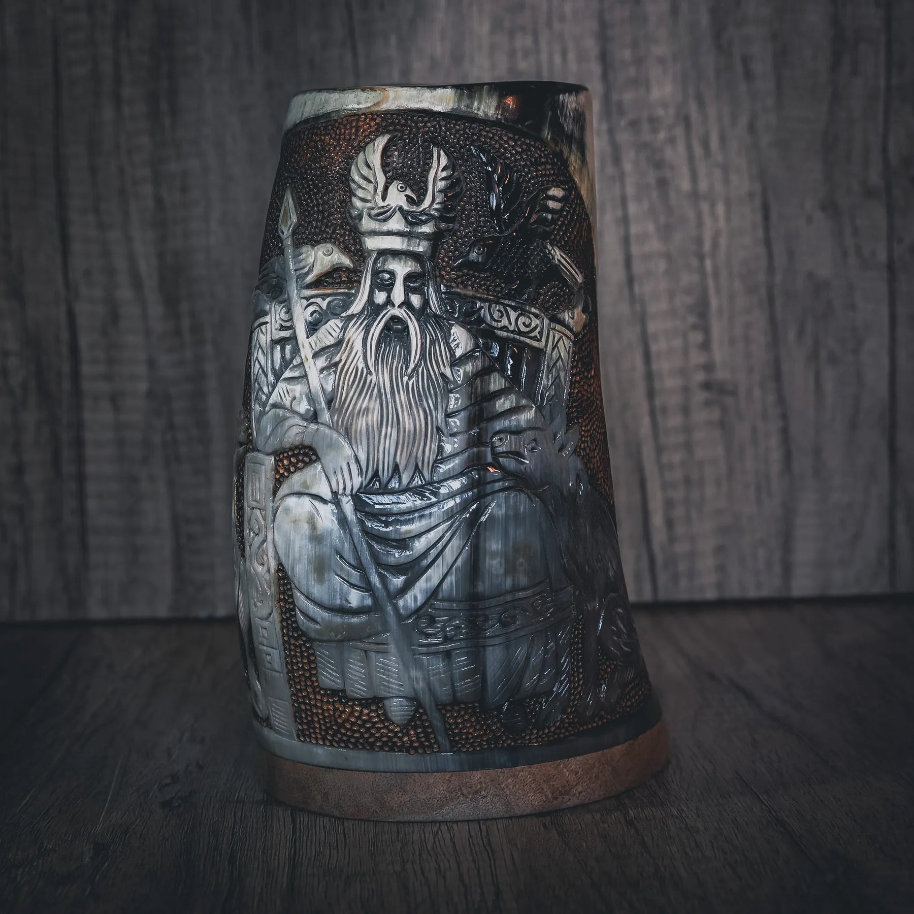Handsnidad hornmugg, Allfader Oden