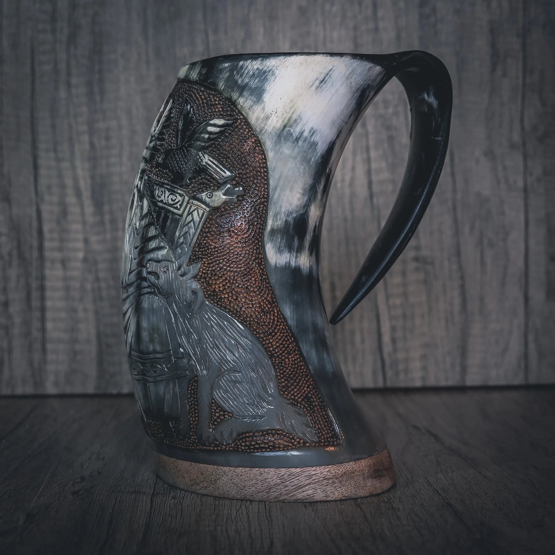Handsnidad hornmugg, Allfader Oden