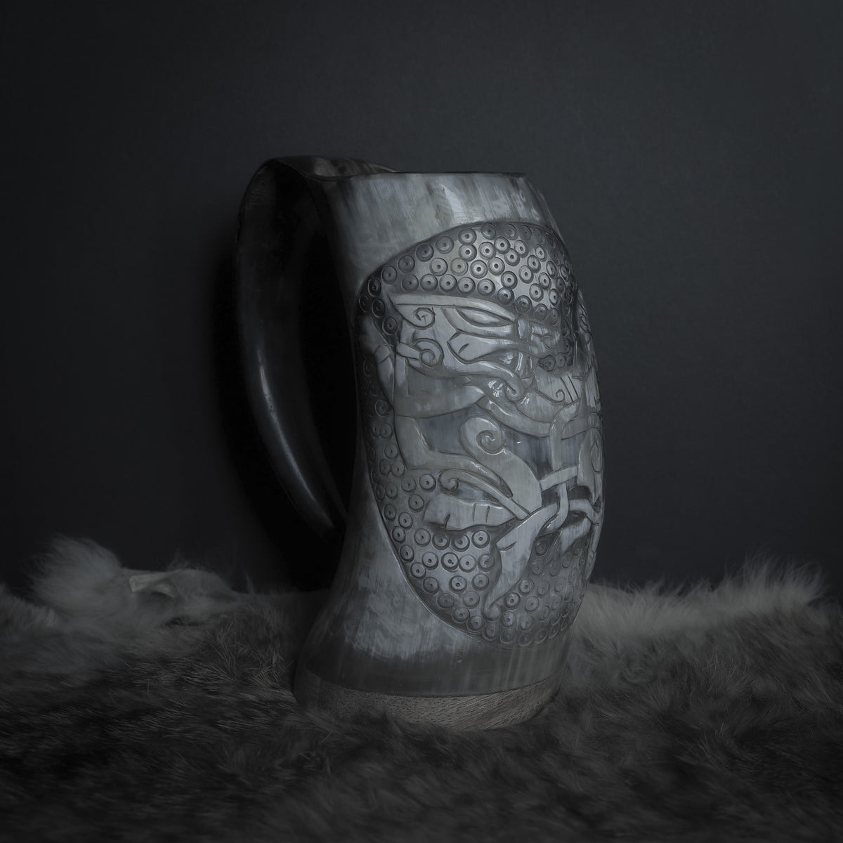 Håndskåret hornkrus, Allfather Odin