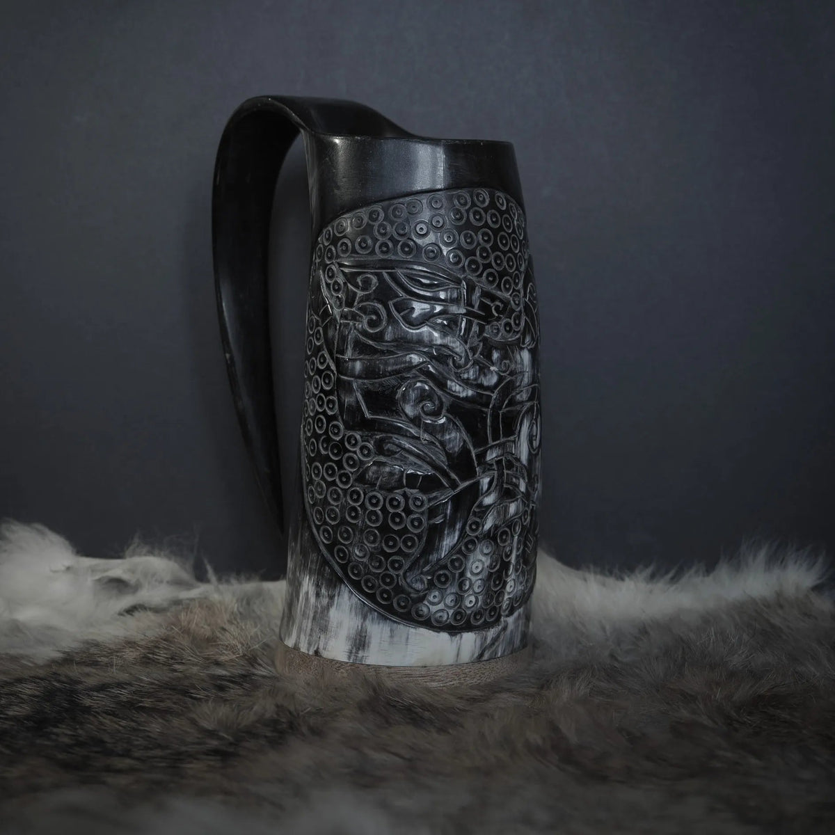 Håndskåret hornkrus, Allfather Odin