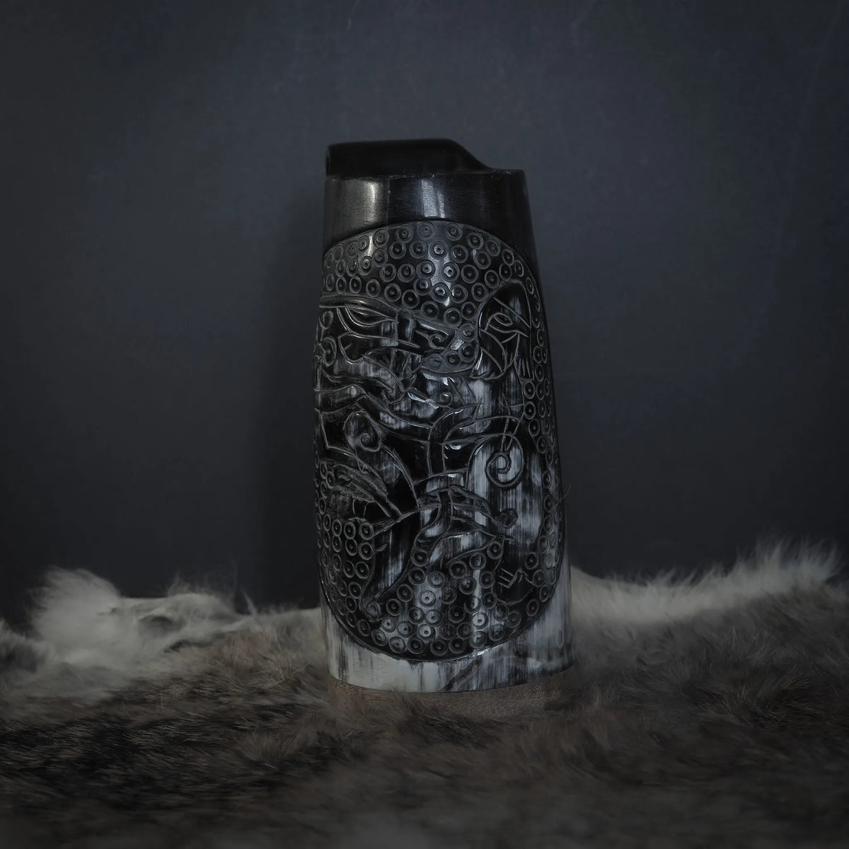 Håndskåret hornkrus, Allfather Odin