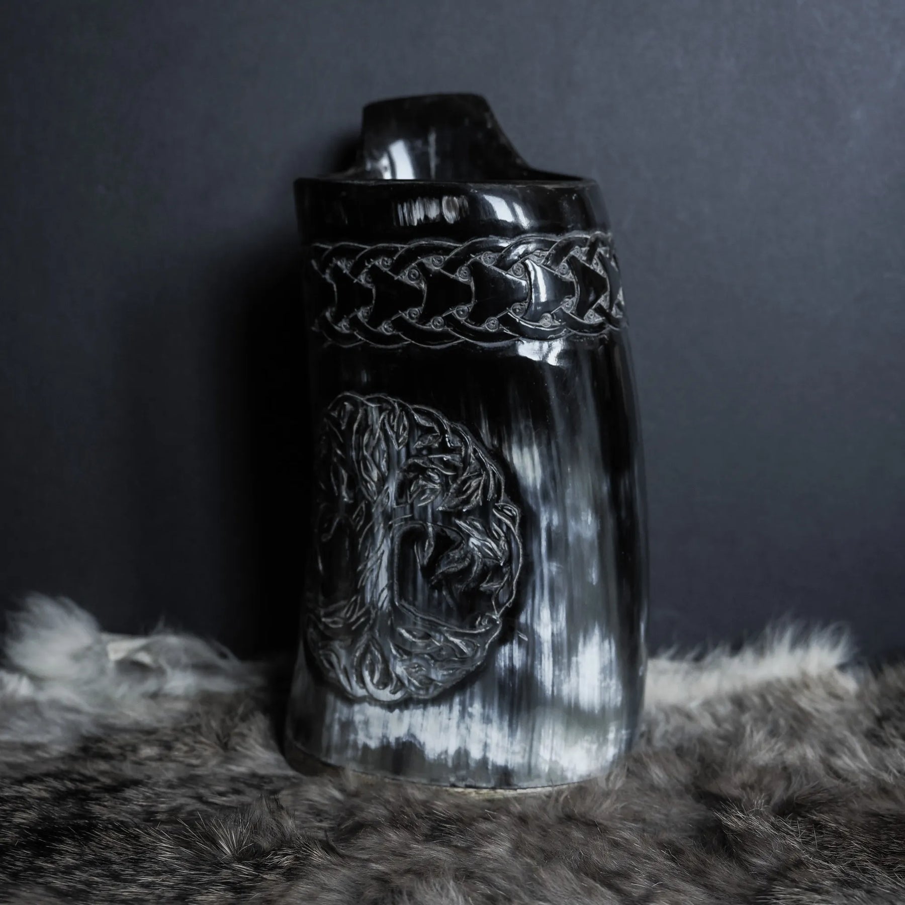 Håndskåret hornkrus, Allfather Odin