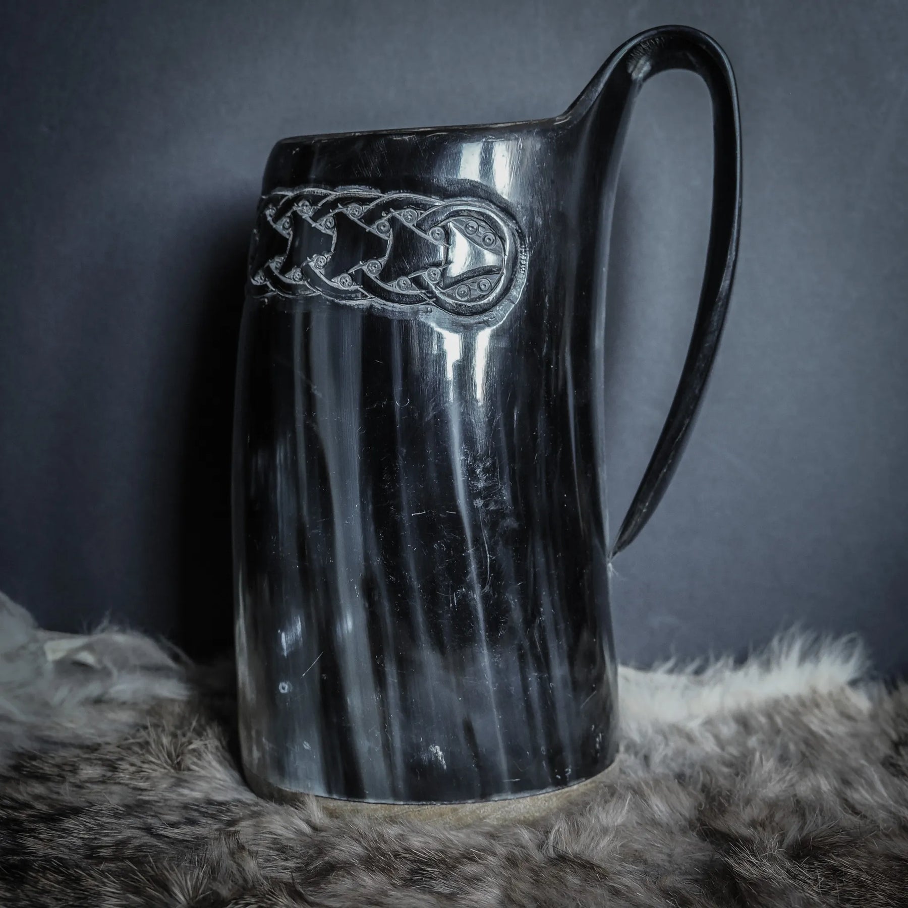 Håndskåret hornkrus, Allfather Odin