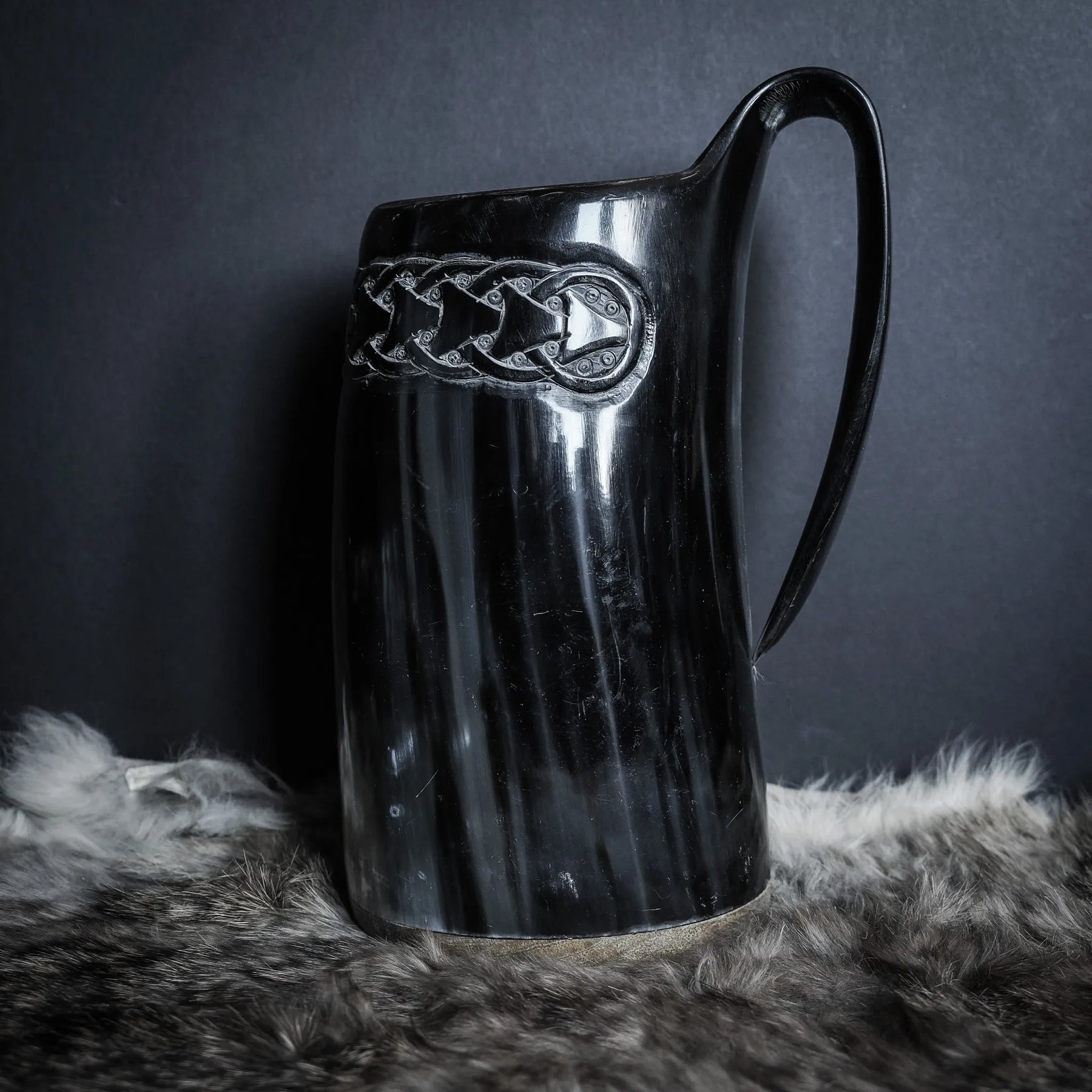 Håndskåret hornkrus, Allfather Odin
