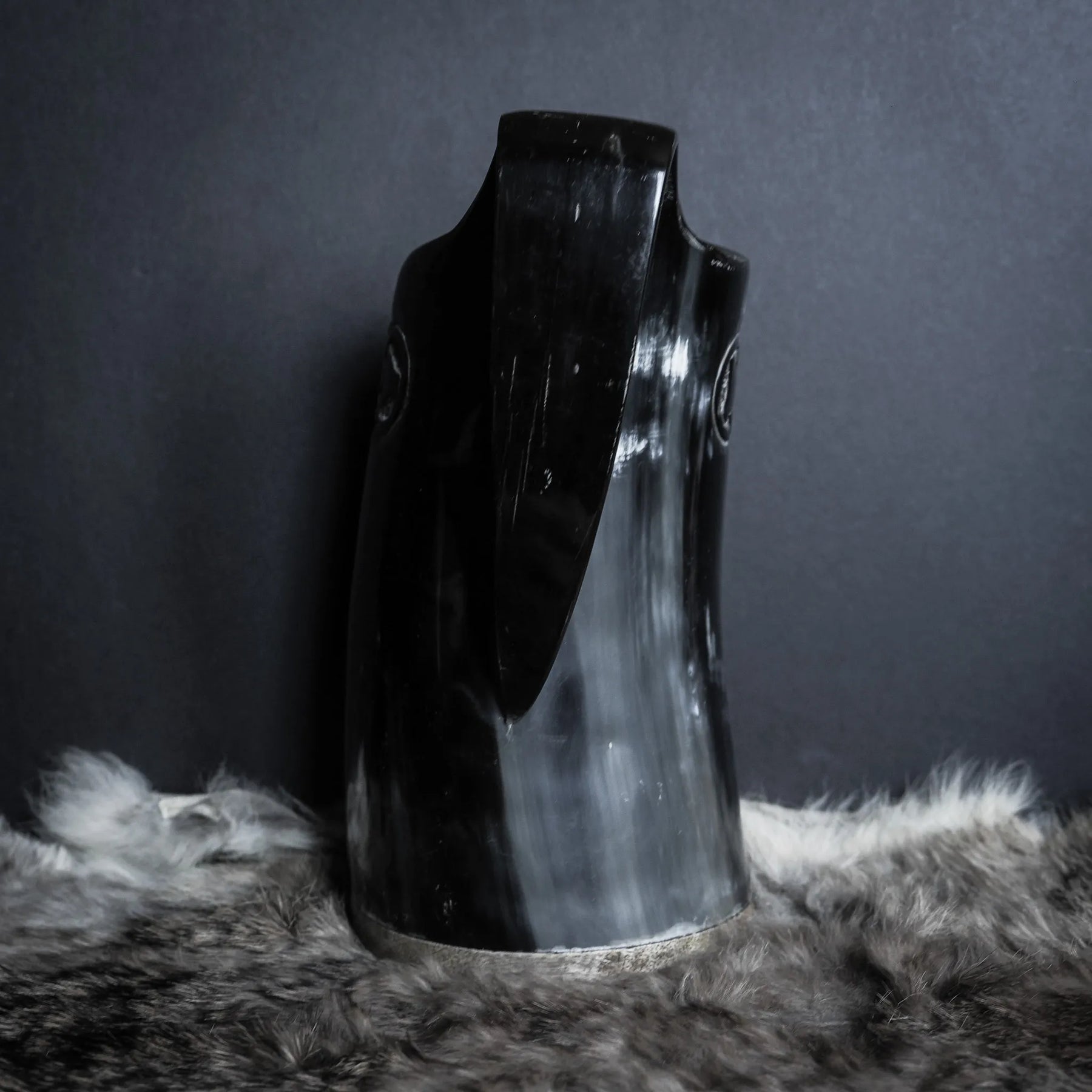Håndskåret hornkrus, Allfather Odin