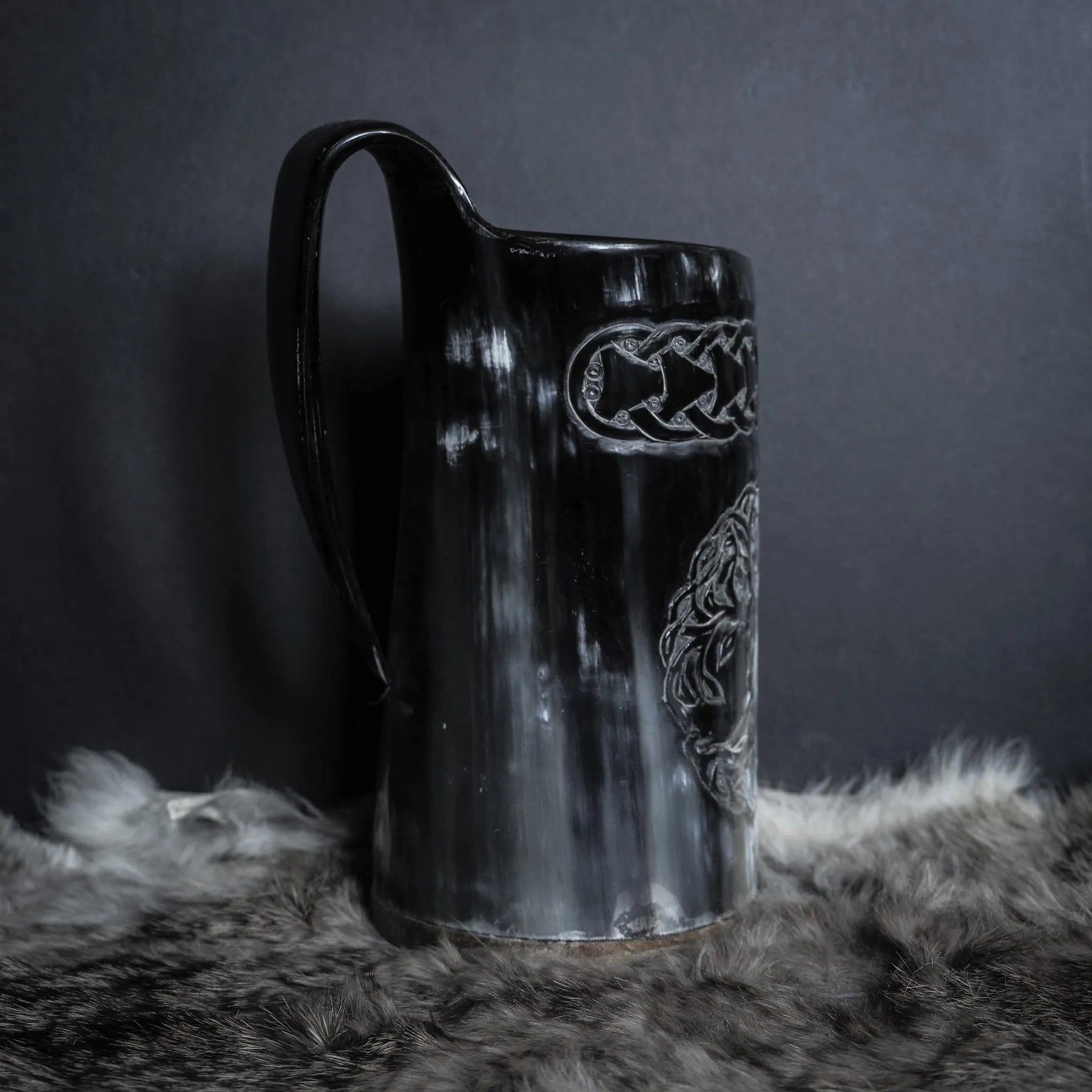 Håndskåret hornkrus, Allfather Odin
