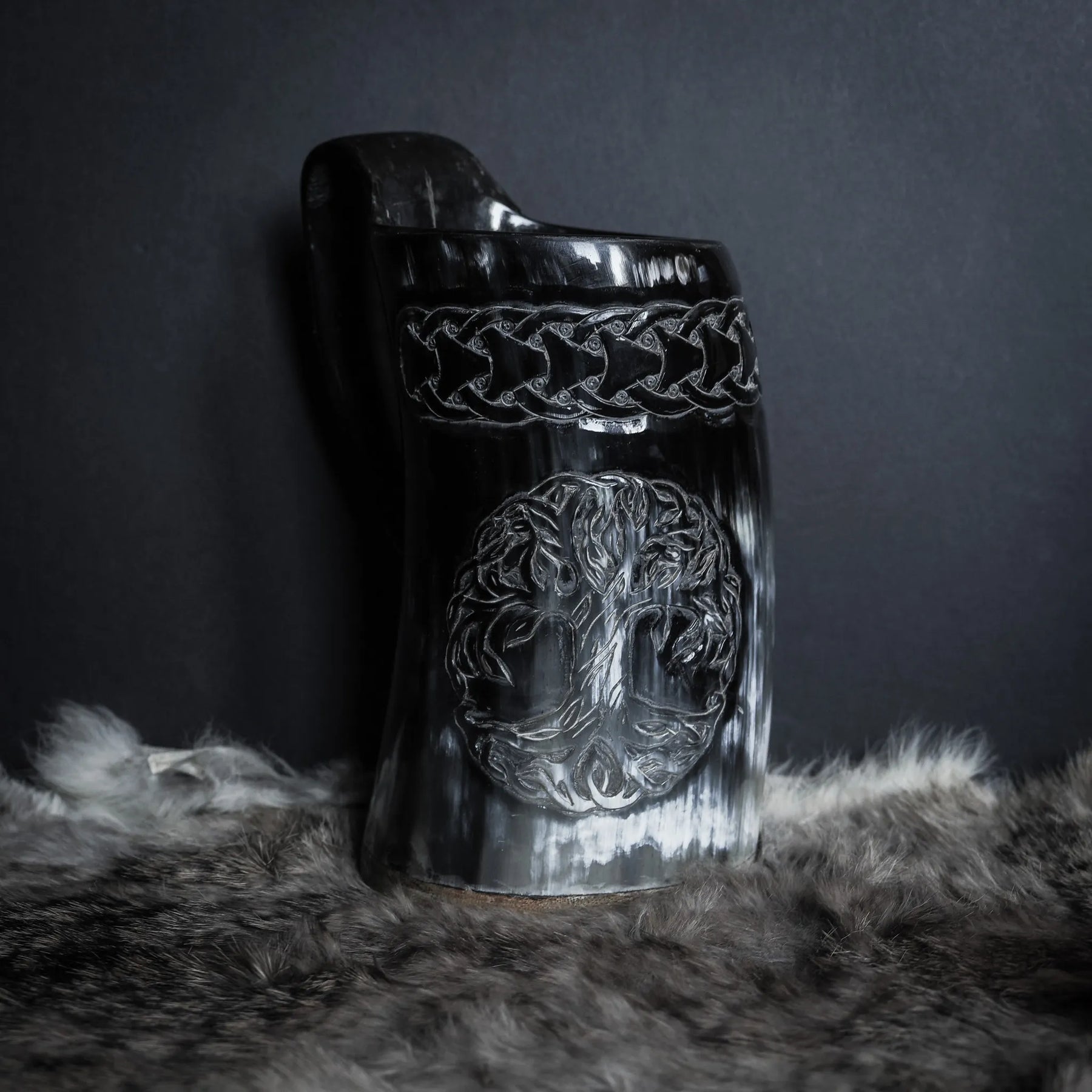 Håndskåret hornkrus, Allfather Odin
