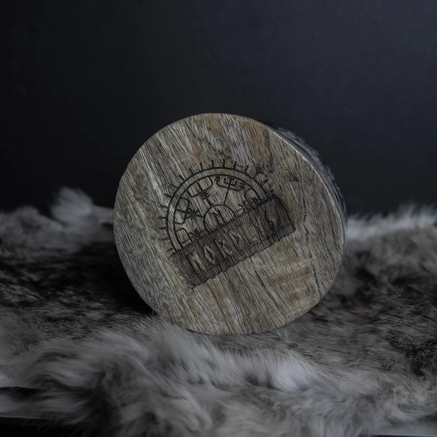 Håndskåret hornkrus, Allfather Odin