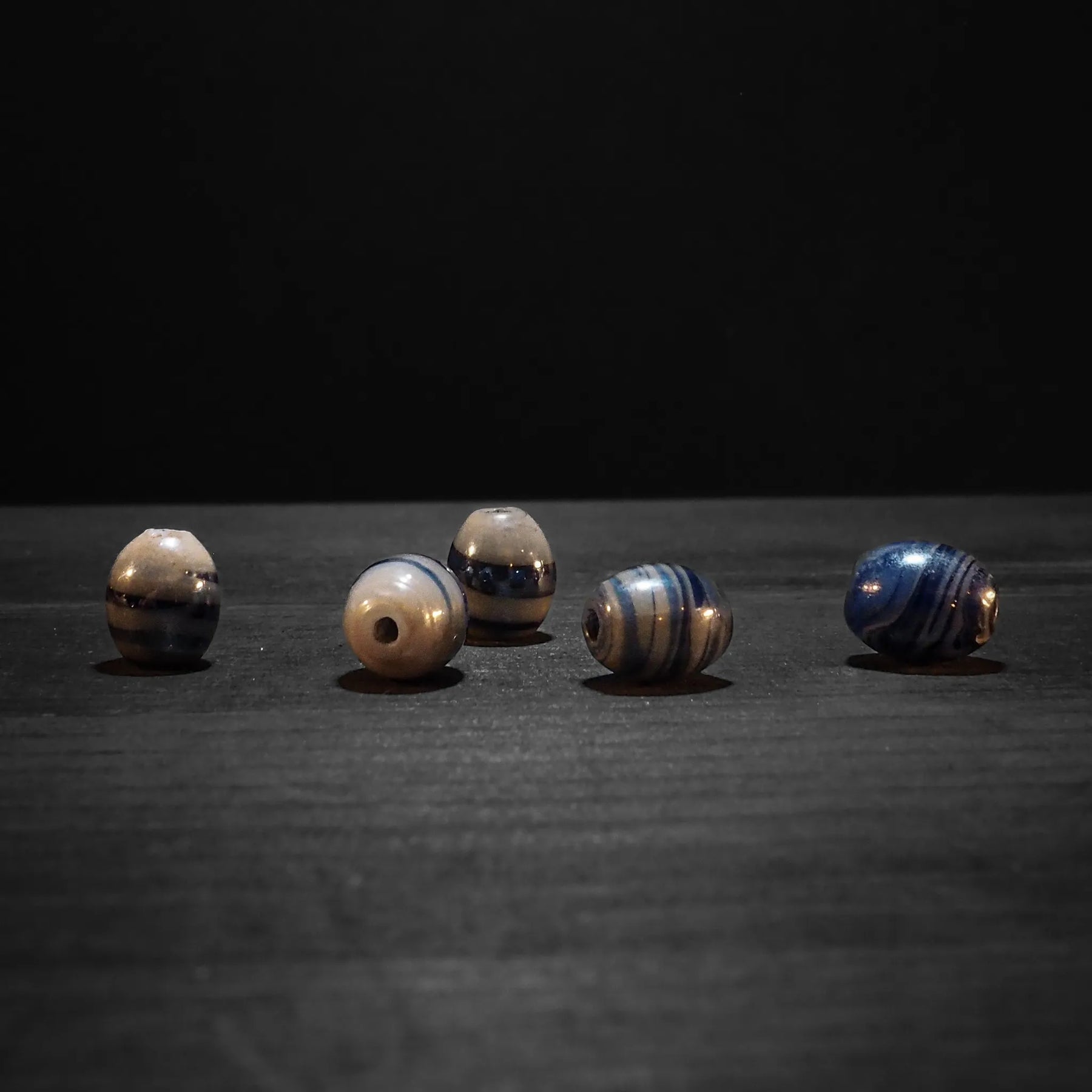 Blue marbled glass bead