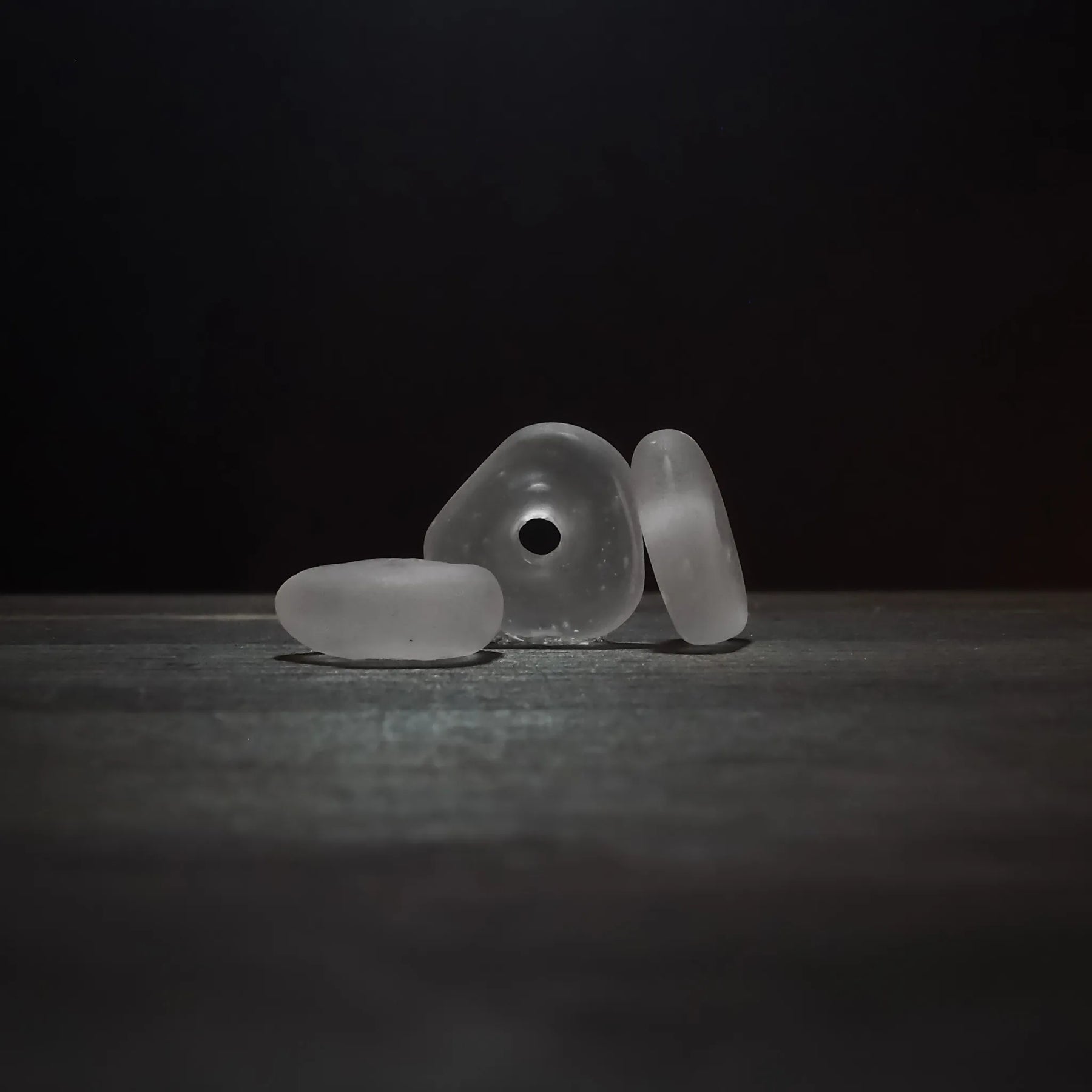 Light transparent glass bead