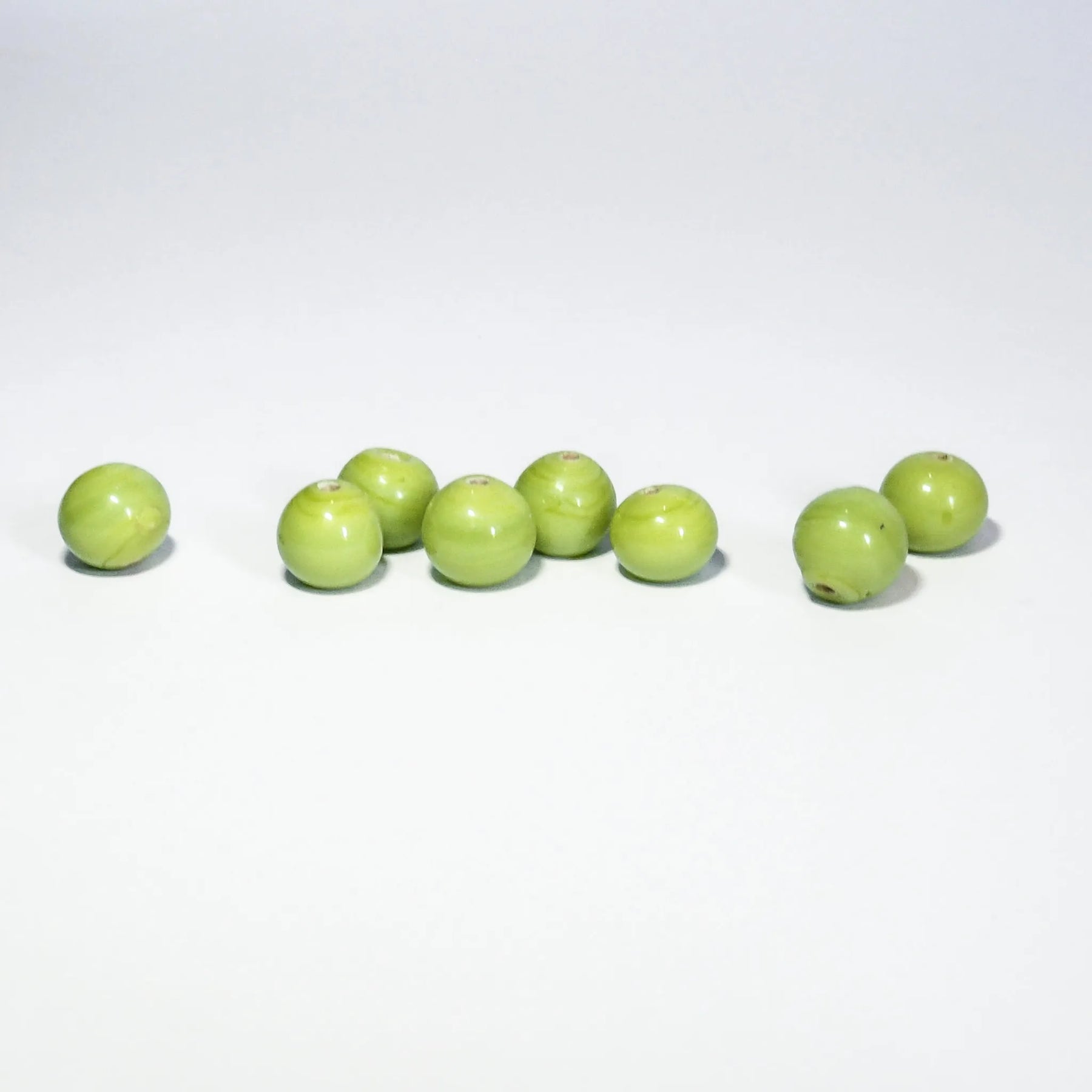 Light green glass bead