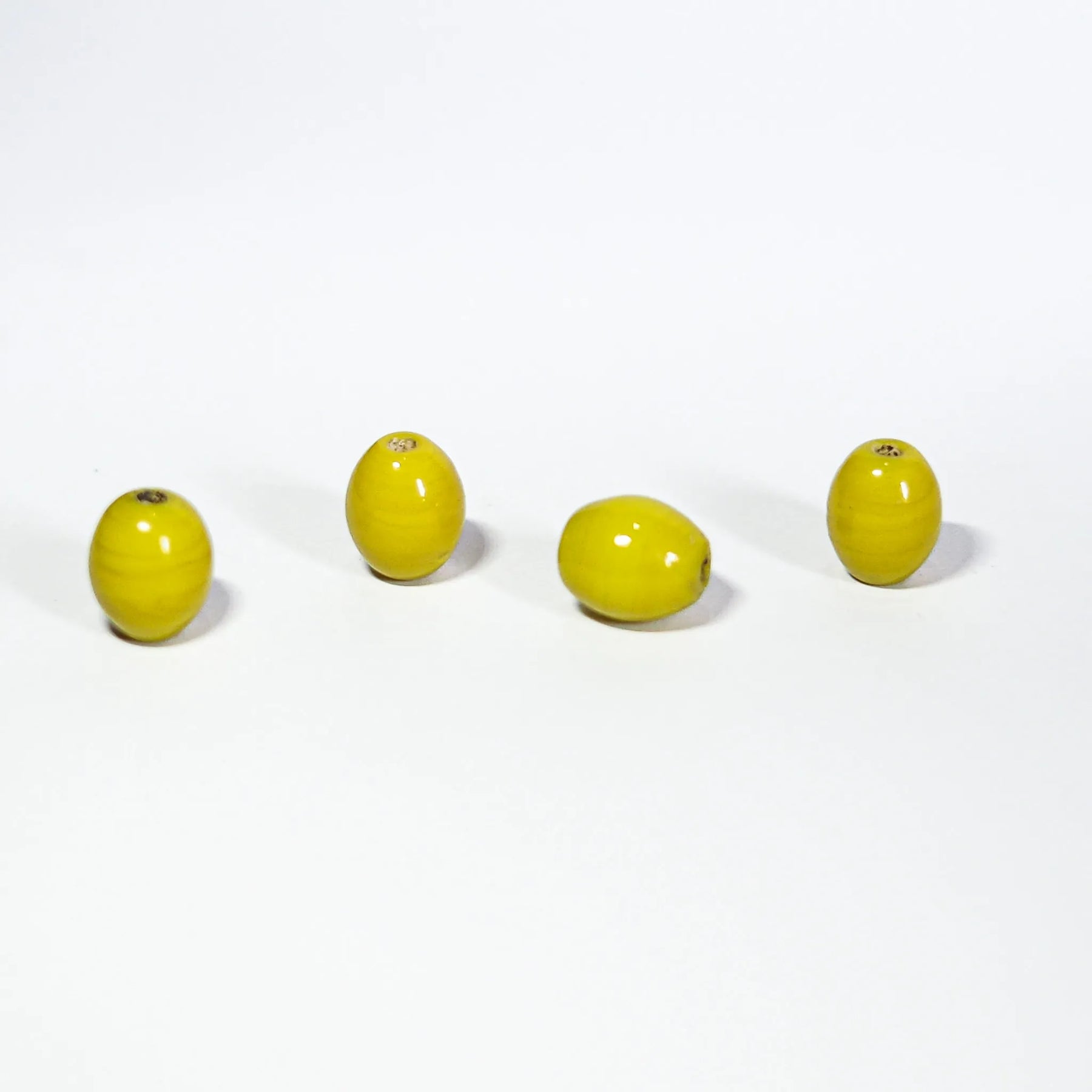 Oval gul glaspärla