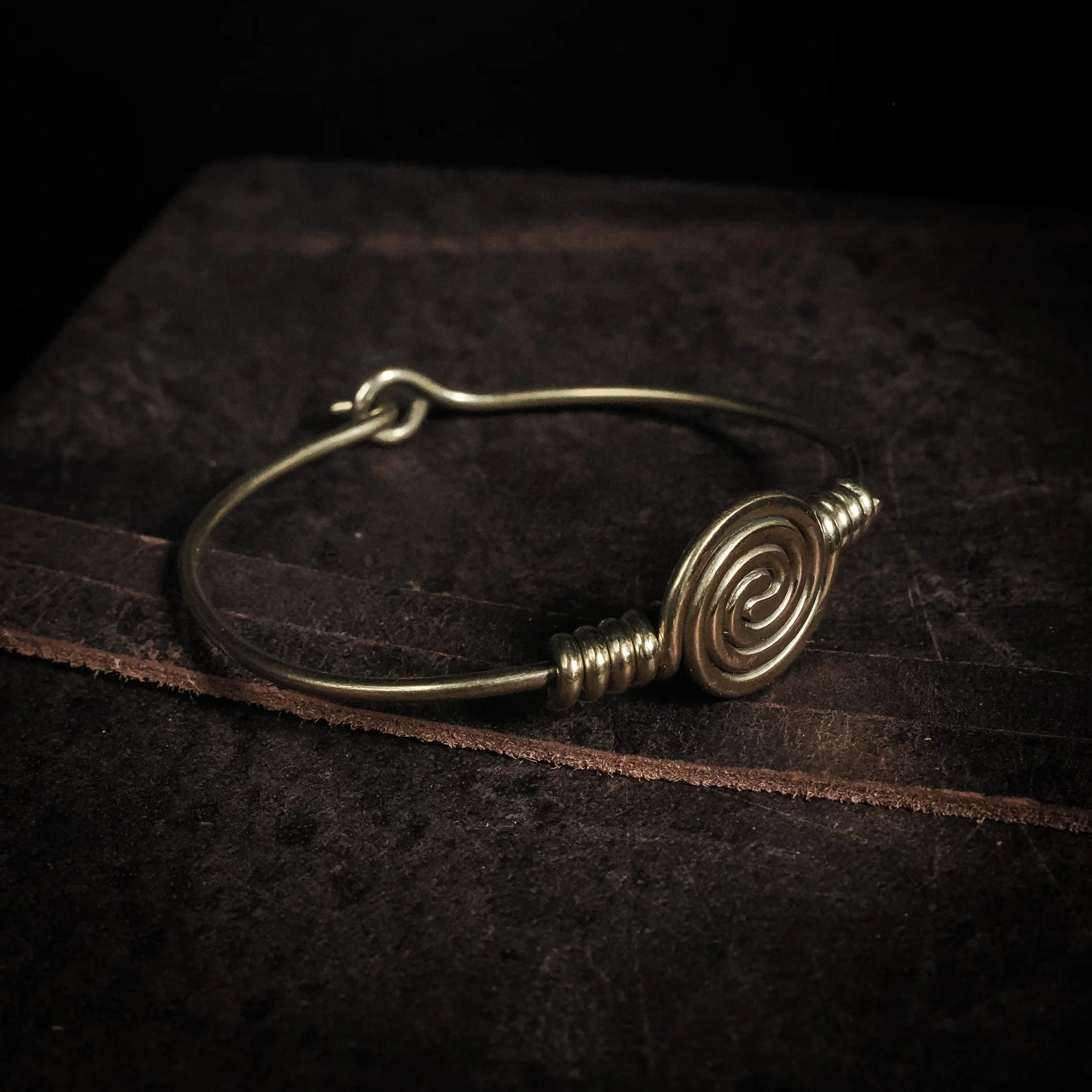 Solar spiral armbånd