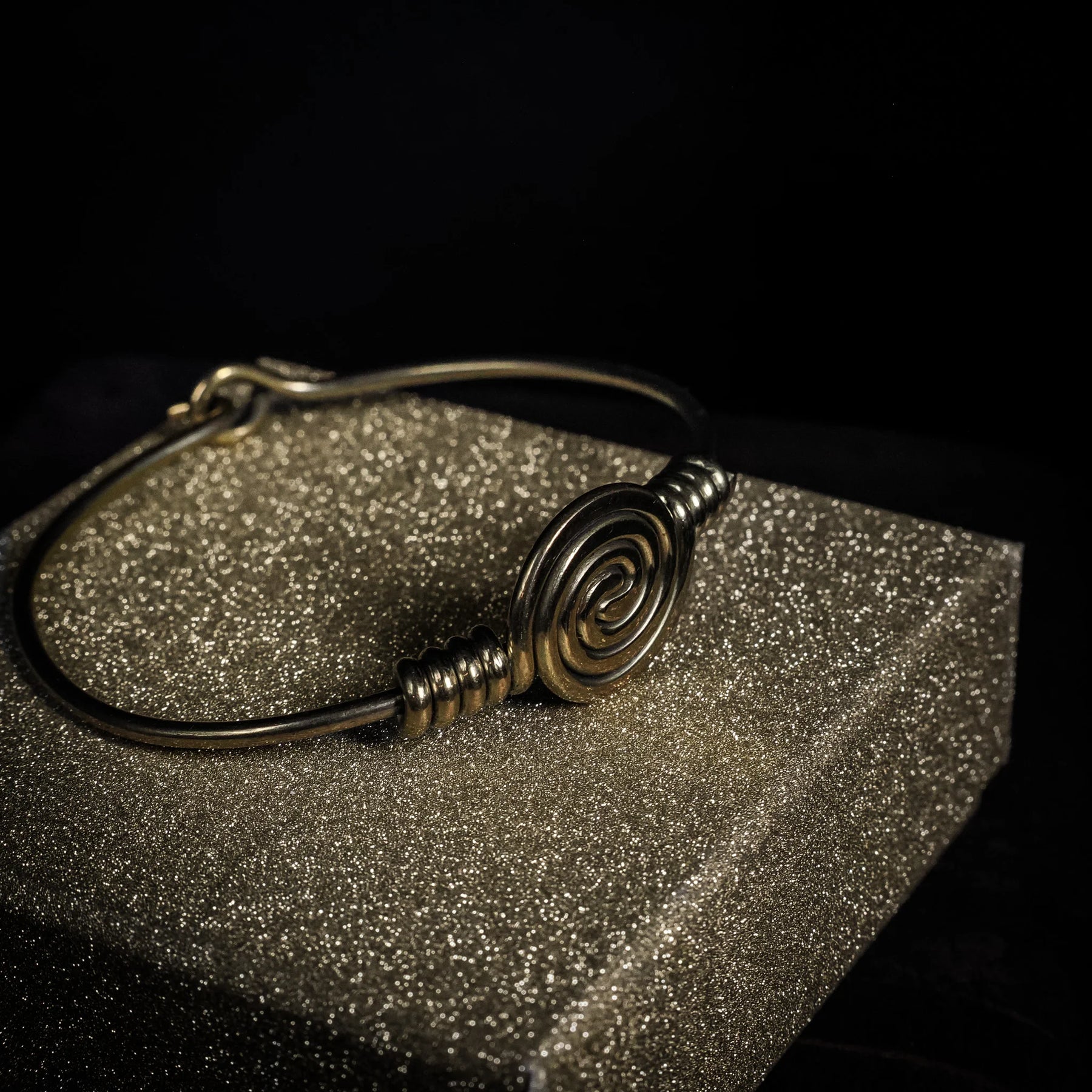 Solar spiral armbånd