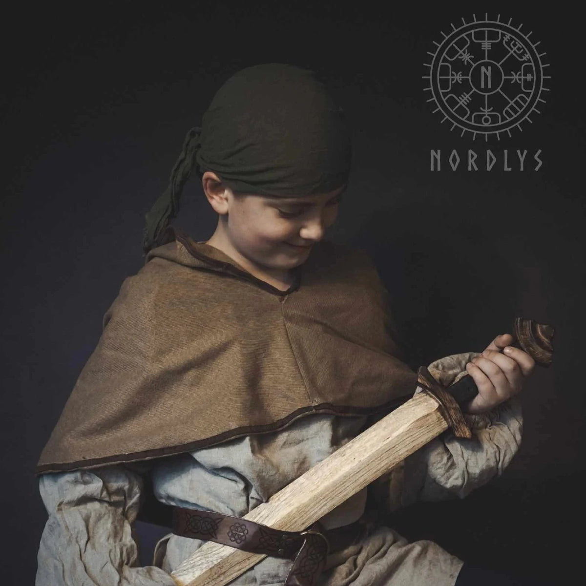 Träsvärd viking Jarl, träsvärd för vikingatida träning och display.