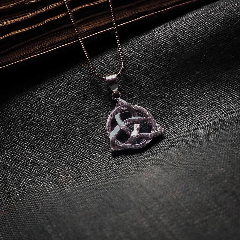Eternity knot, silver-plated