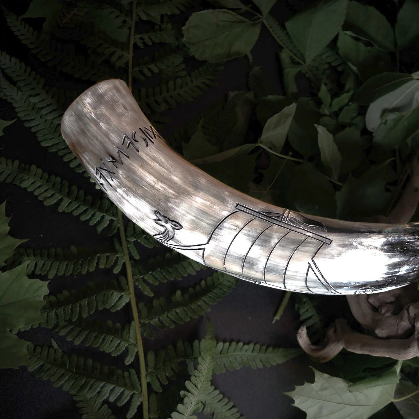 Engraved horn, Viking ship approx. 500 ml