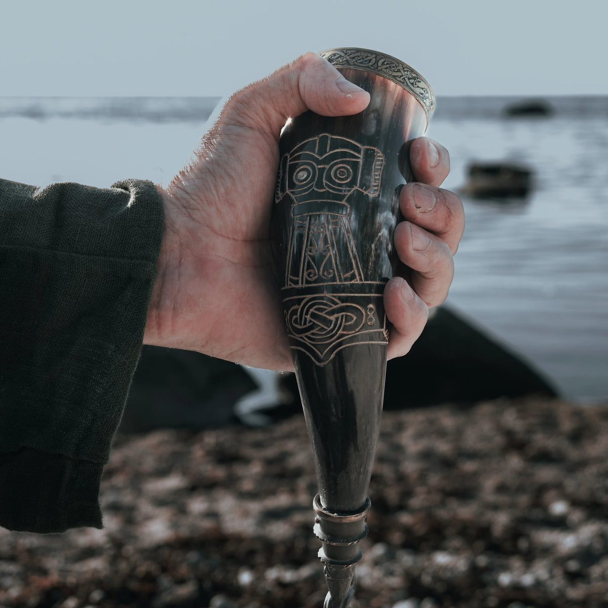 Drinking horn with raven and engraving. about 250 ml