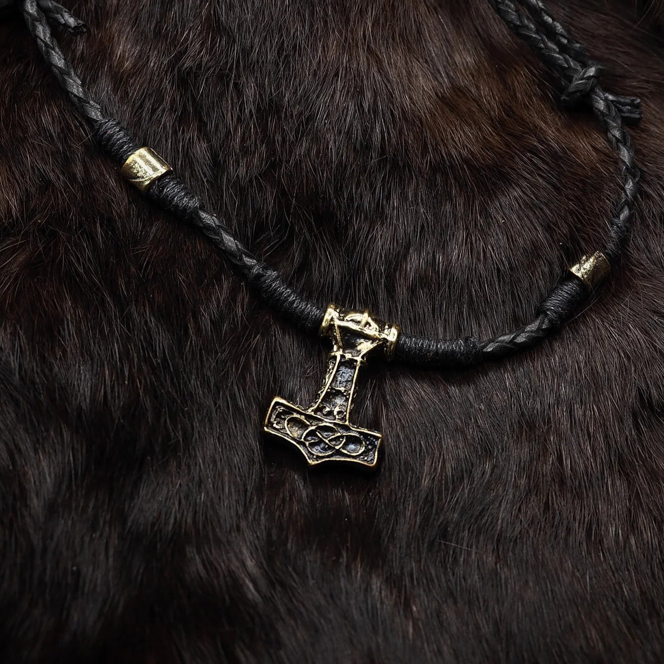 Halsband Torshammare Öde