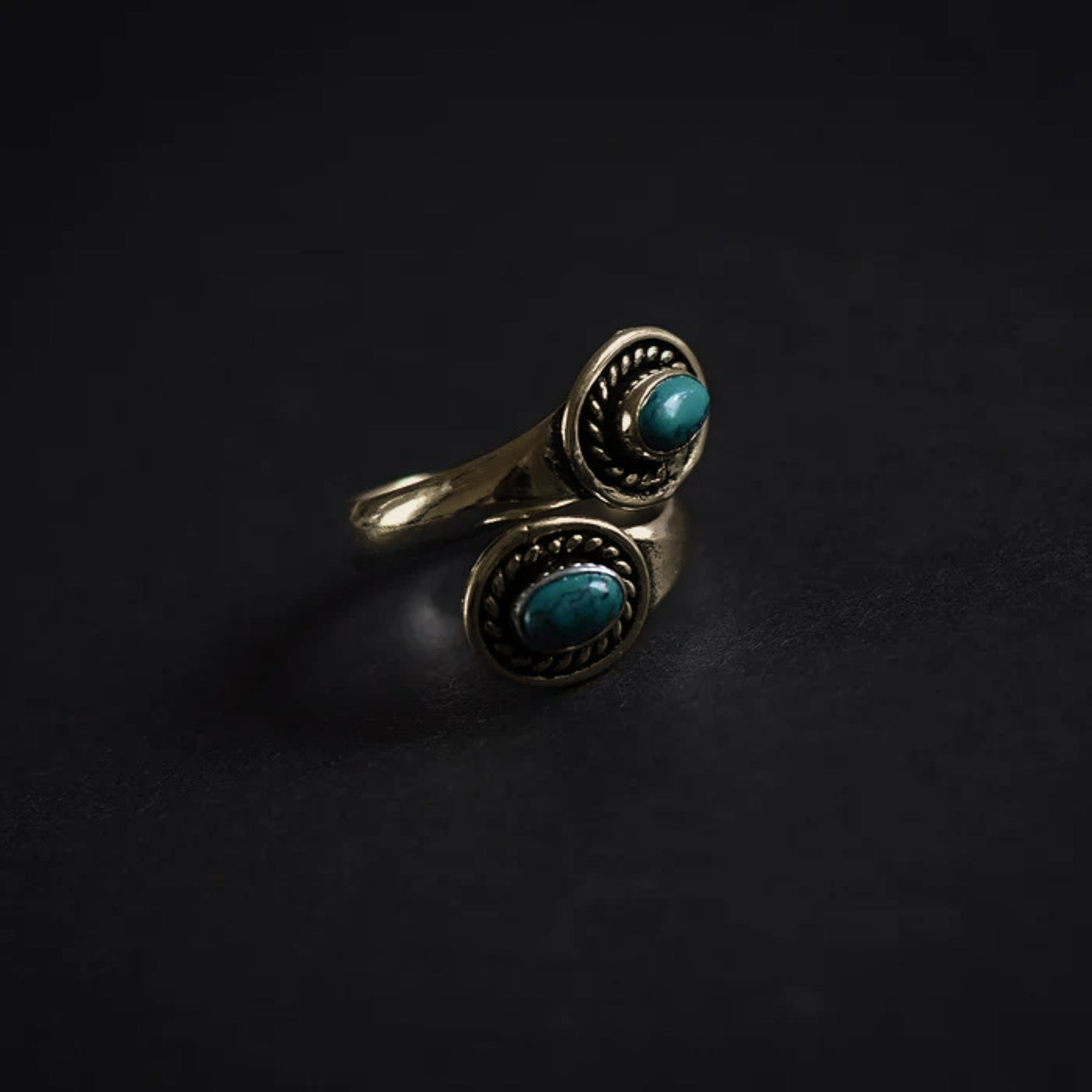 Spiral ring with semiprecious stone