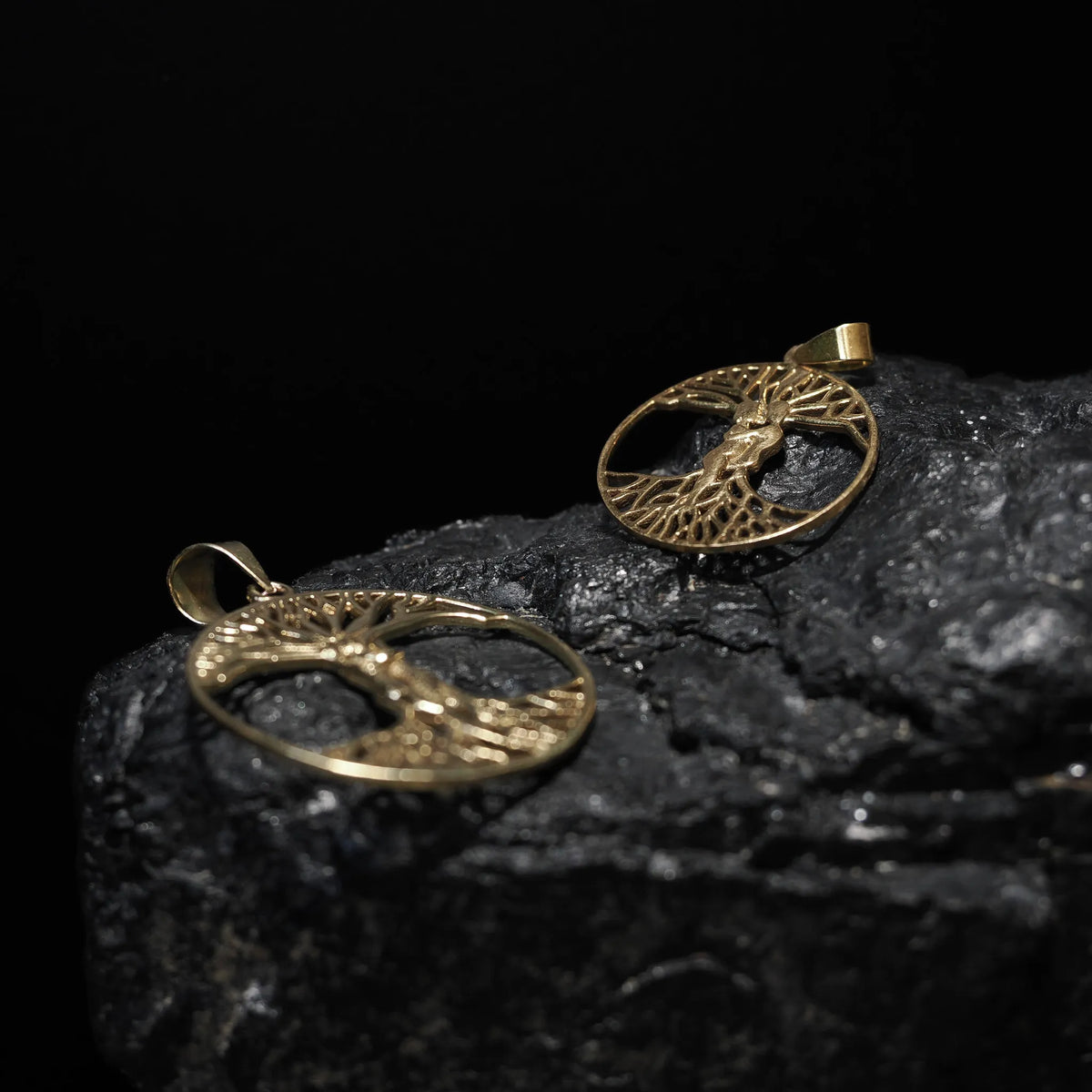 Amulet, Ask and Embla from the tree of life, large.