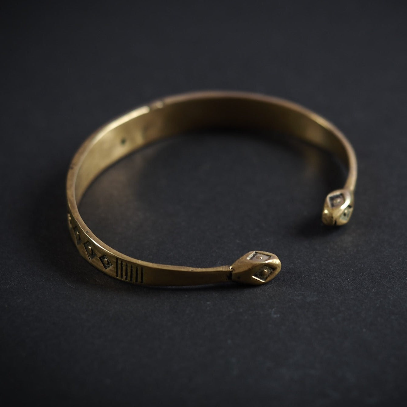 Decorated flat bracelet