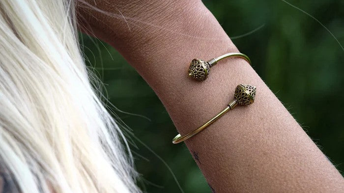 Smycken som kan passa för henne.