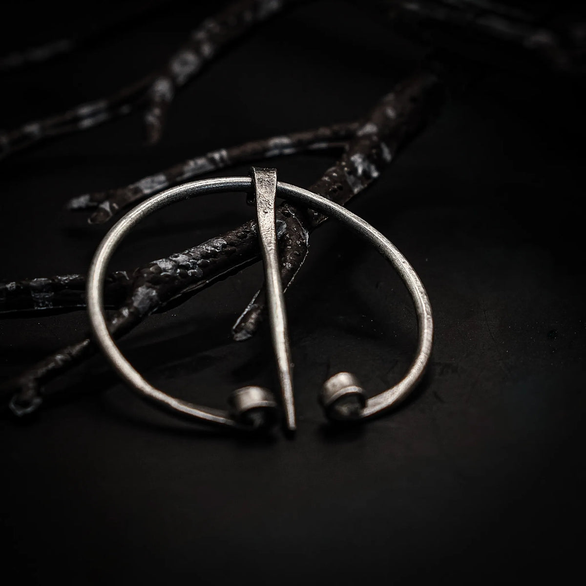 Ring brooch, medium in steel