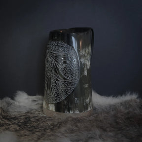 Handsnidad hornmugg, Hugin och Munin