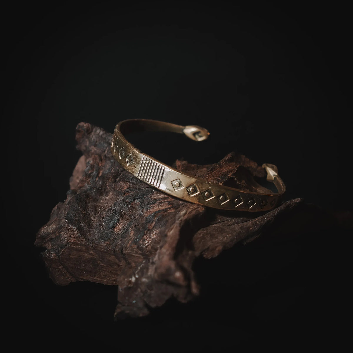 Dekorert flatt armbånd