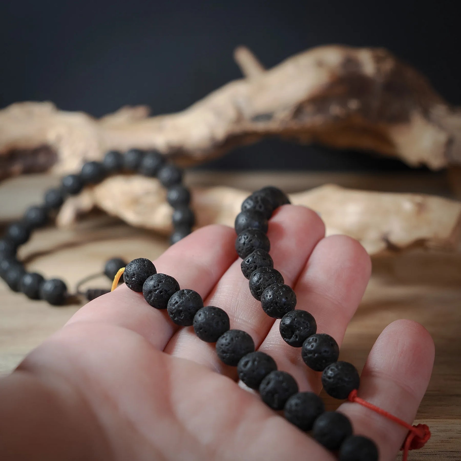 Armbånd av lavastein