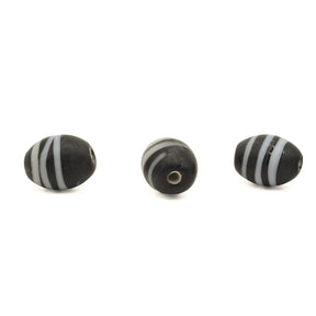 Black glass bead Gotland – three beads seen from the side and from the hole end, matt surface