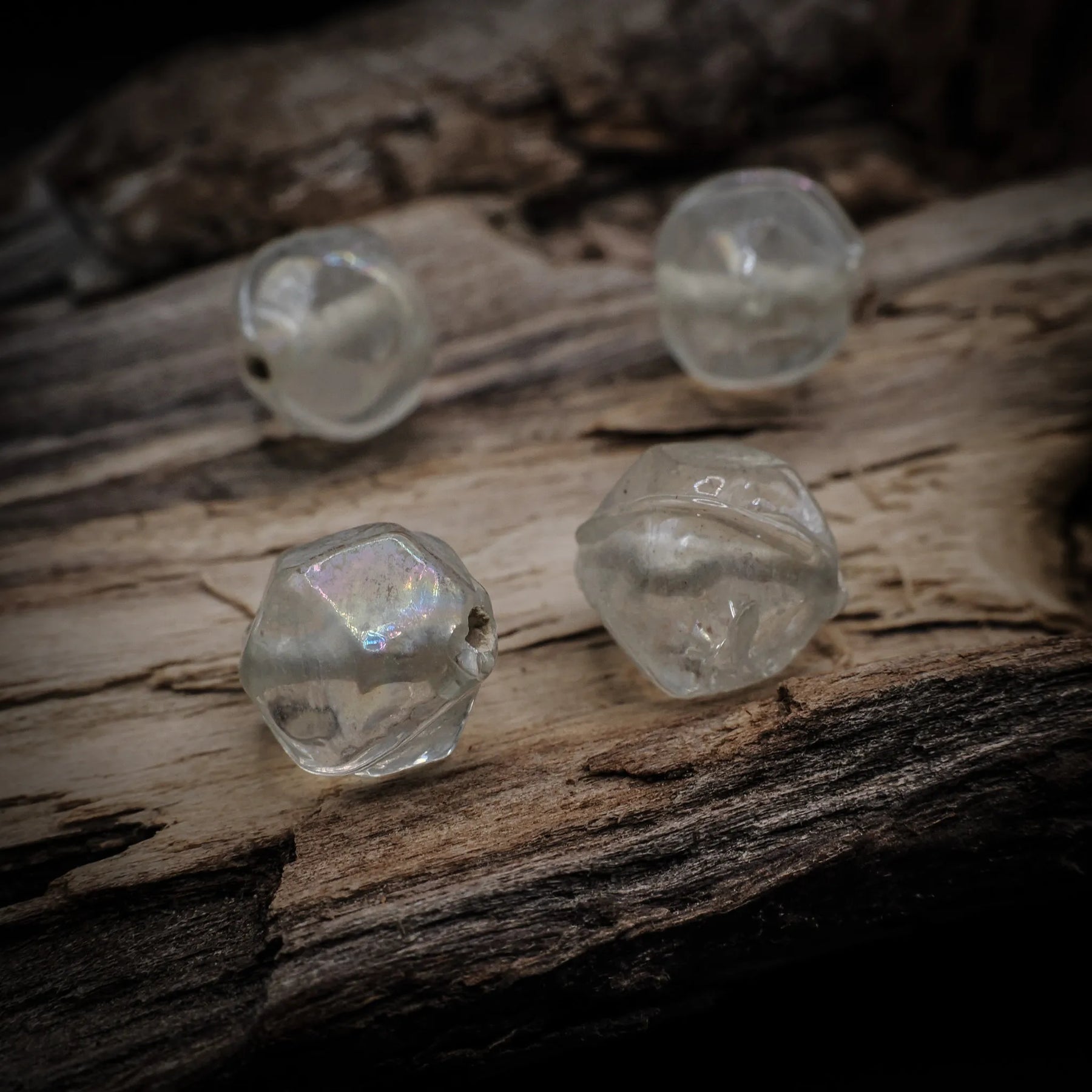 Angular glass bead Birka – four beads from different angles, the angular facets clearly visible
