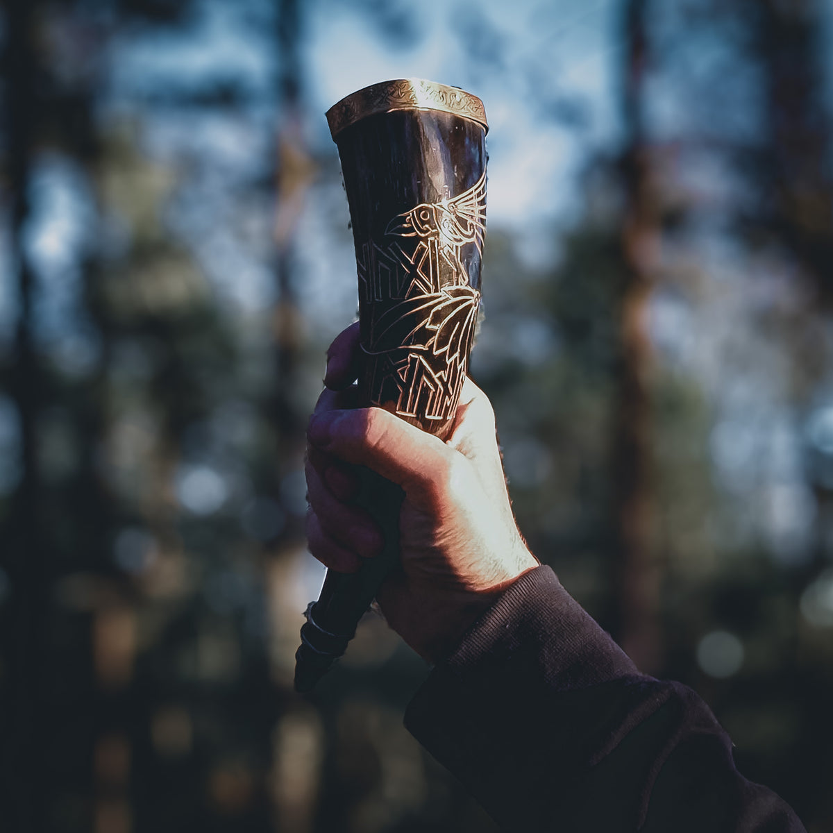 Drinking horn with raven and engraving. about 250 ml