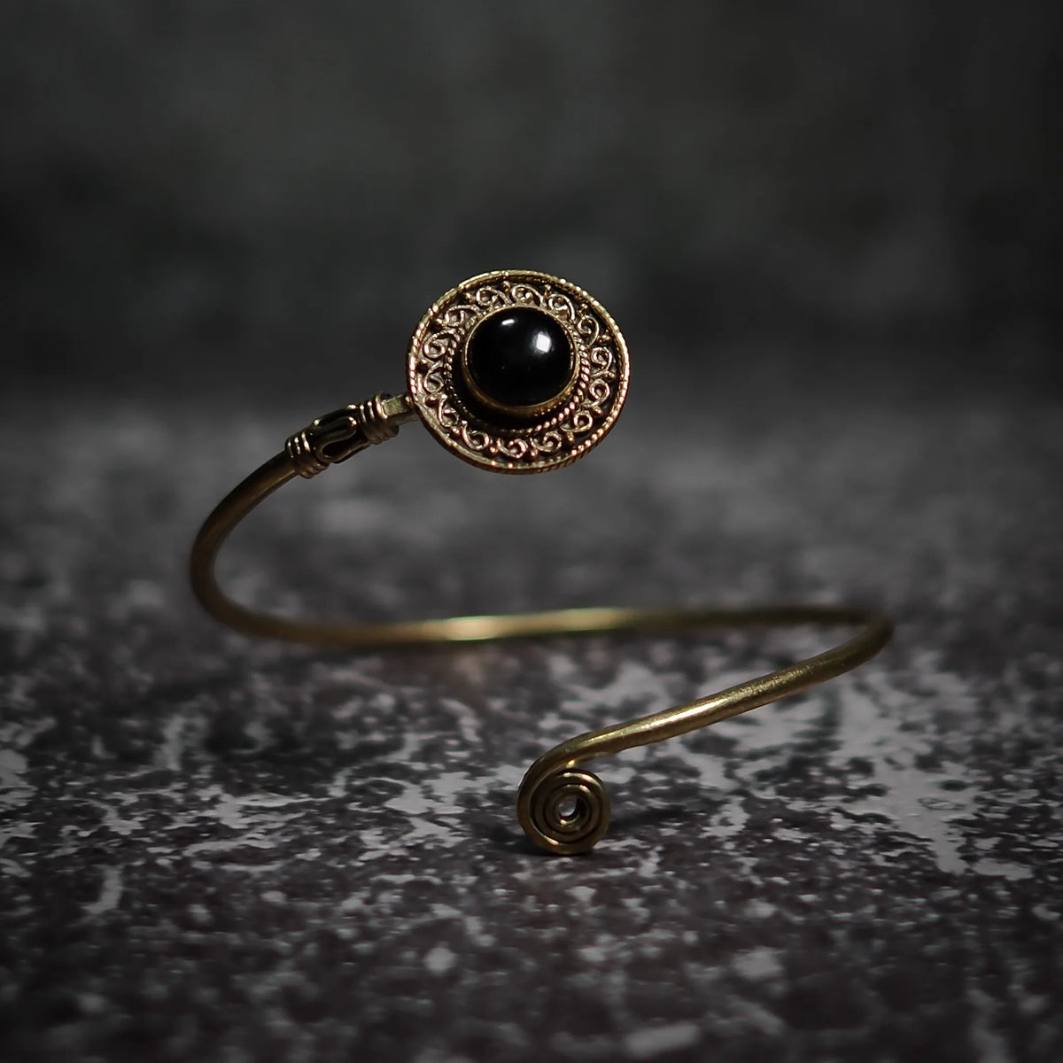 Bracelet Shield, with semi-precious stone
