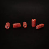 Avlång röd glaspärla