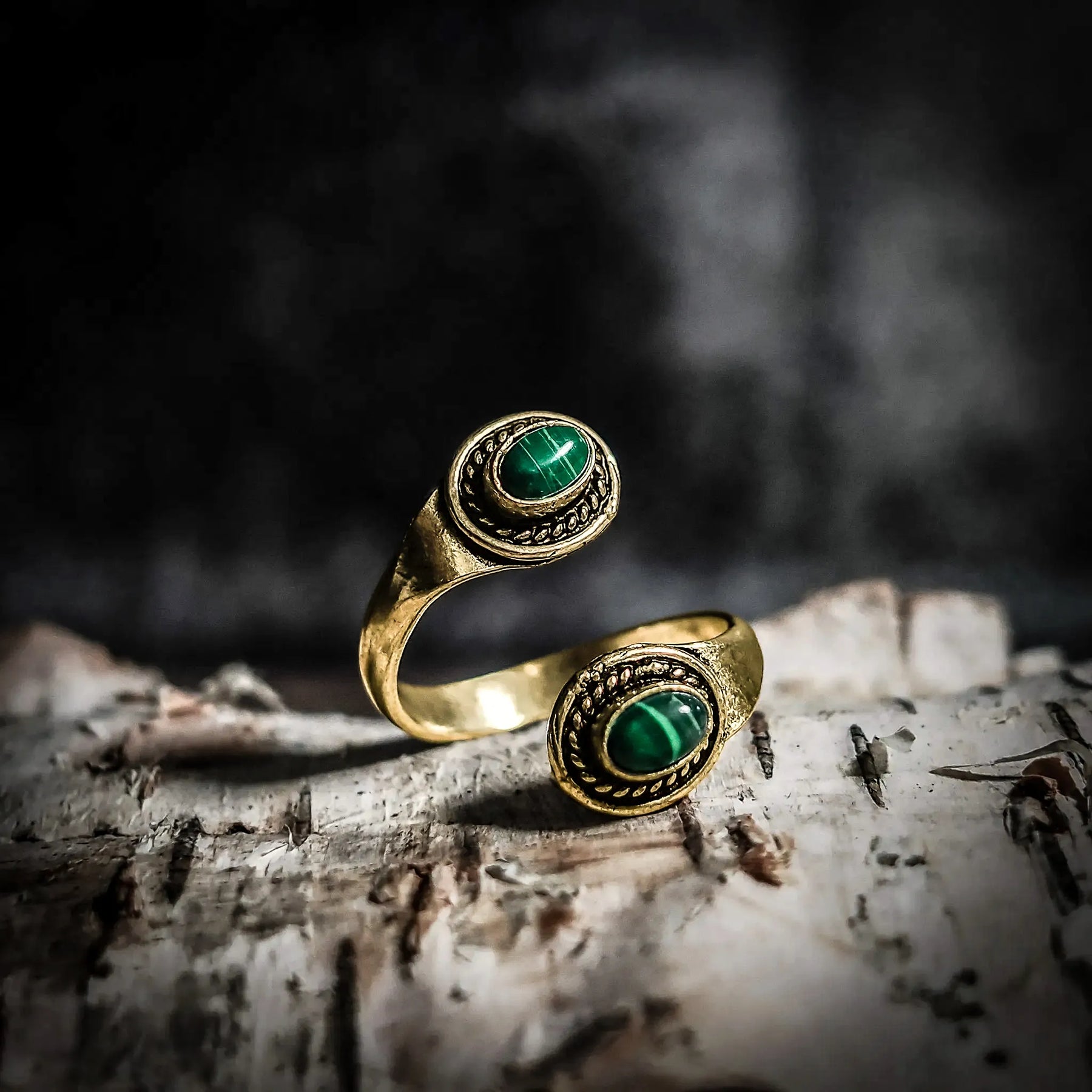 Spiralring med malakitter