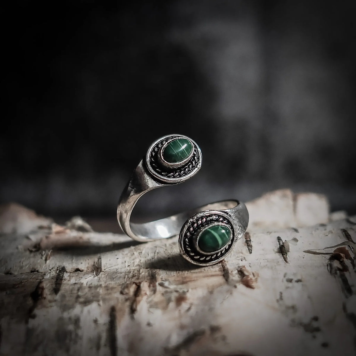 Spiral ring with Malachite