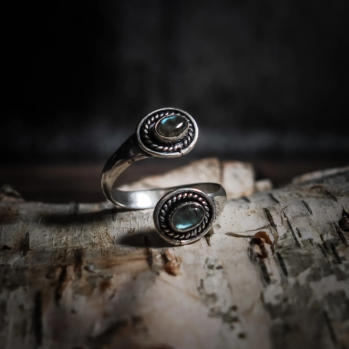 Spiral ring with Labradorite