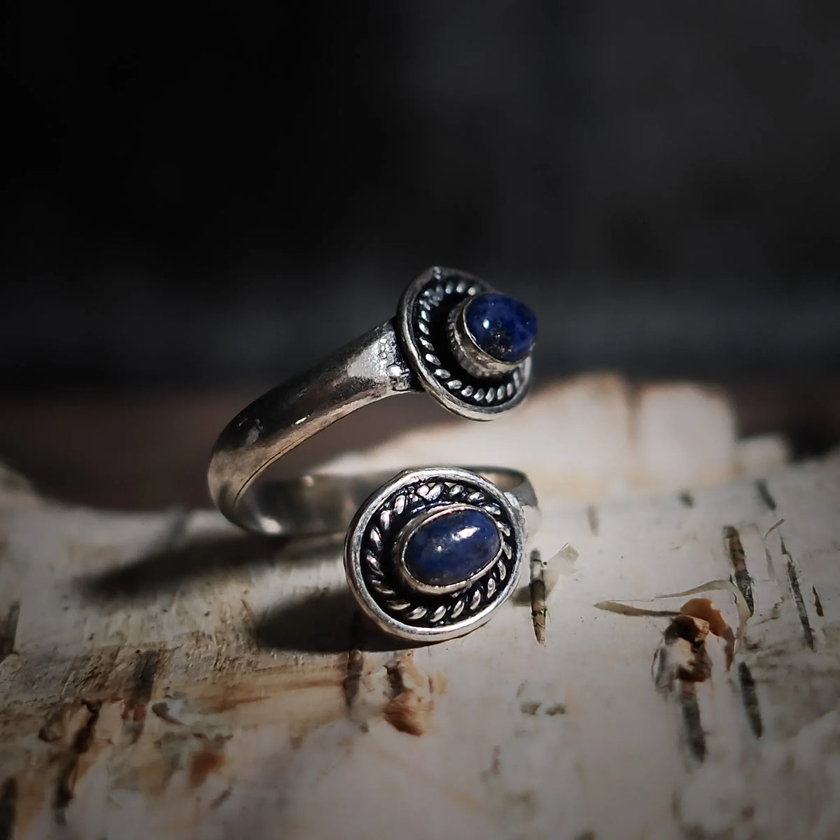 Spiral ring with Lapis Lazuli