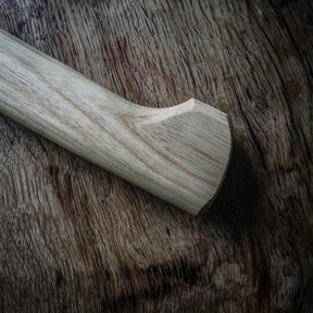 Handgjord yxa med smitt huvud och träskaft, 37 cm – handsmidd vikingatida yxa
