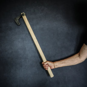 Skäggyxa med träskaft för blankvapenfighting, 720 mm – handsmidd vikingatida yxa