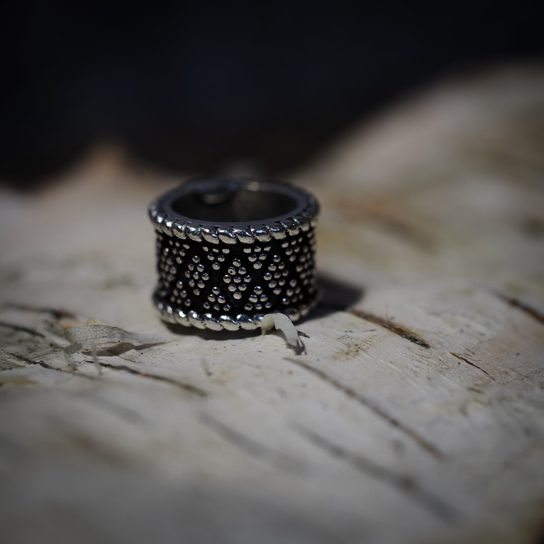 Skäggpärla Tennan Silverpläterad, närbild på produktens detaljer och arbete.