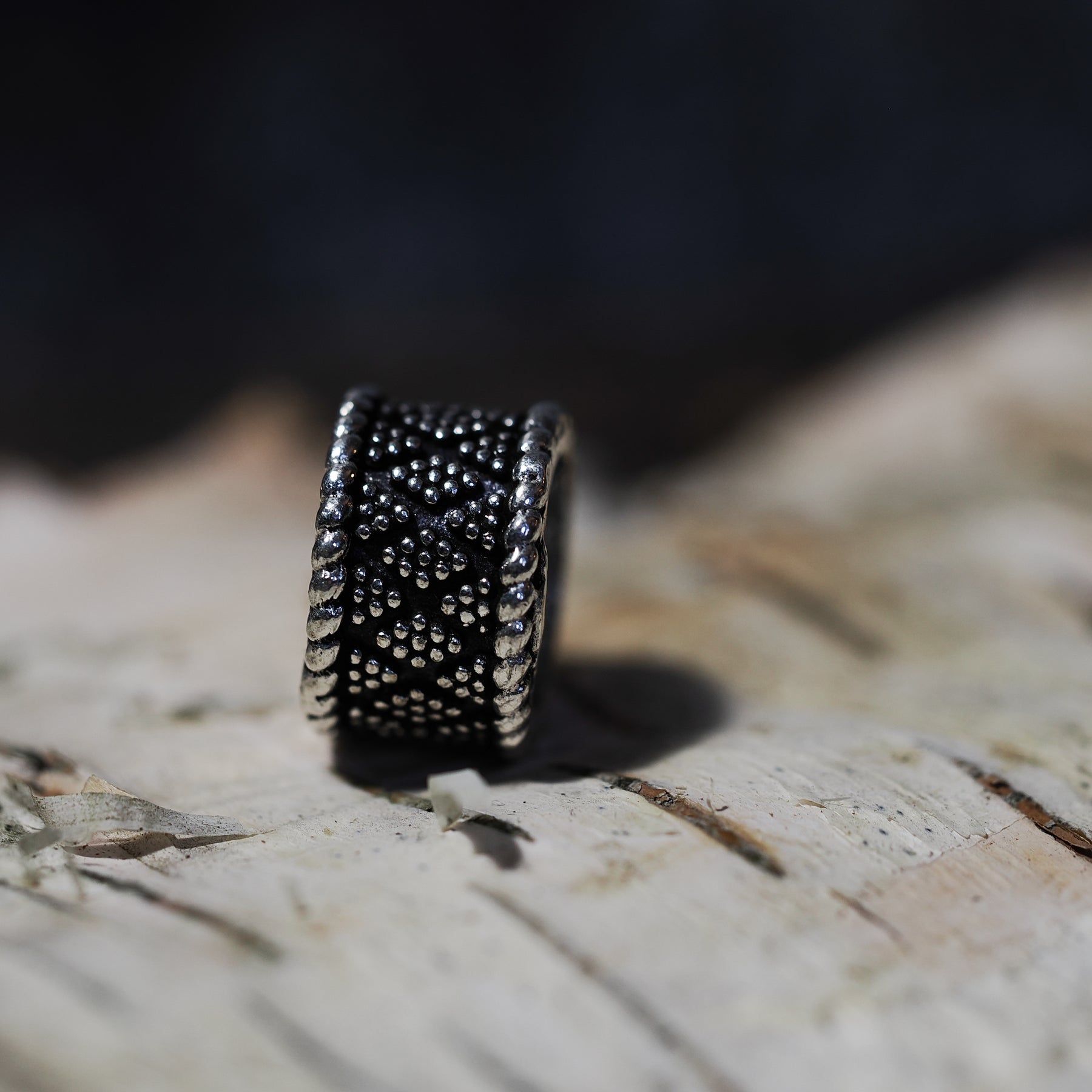 Skäggpärla Tennan Silverpläterad, närbild på produktens detaljer och arbete.