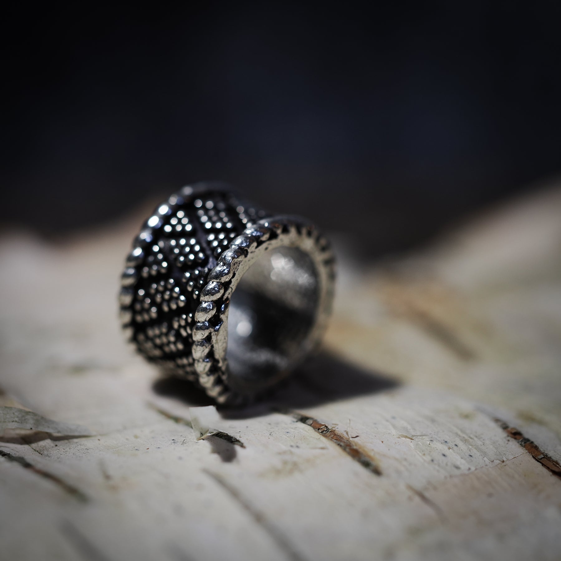 Skäggpärla Tennan Silverpläterad, närbild på produktens detaljer och arbete.