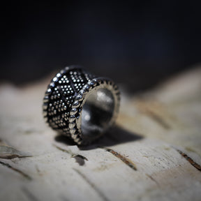 Skäggpärla Tennan Silverpläterad, närbild på produktens detaljer och arbete.