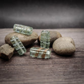 Mintgrön glaspärla med dekor